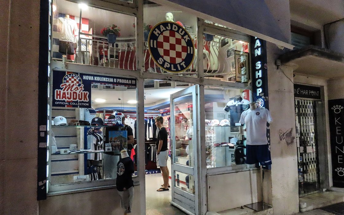 Fan Shop Hajduk - fotografije, broj telefona i adresa - Odjeća i trgovine cipelama u Split - Nicelocal.com.hr